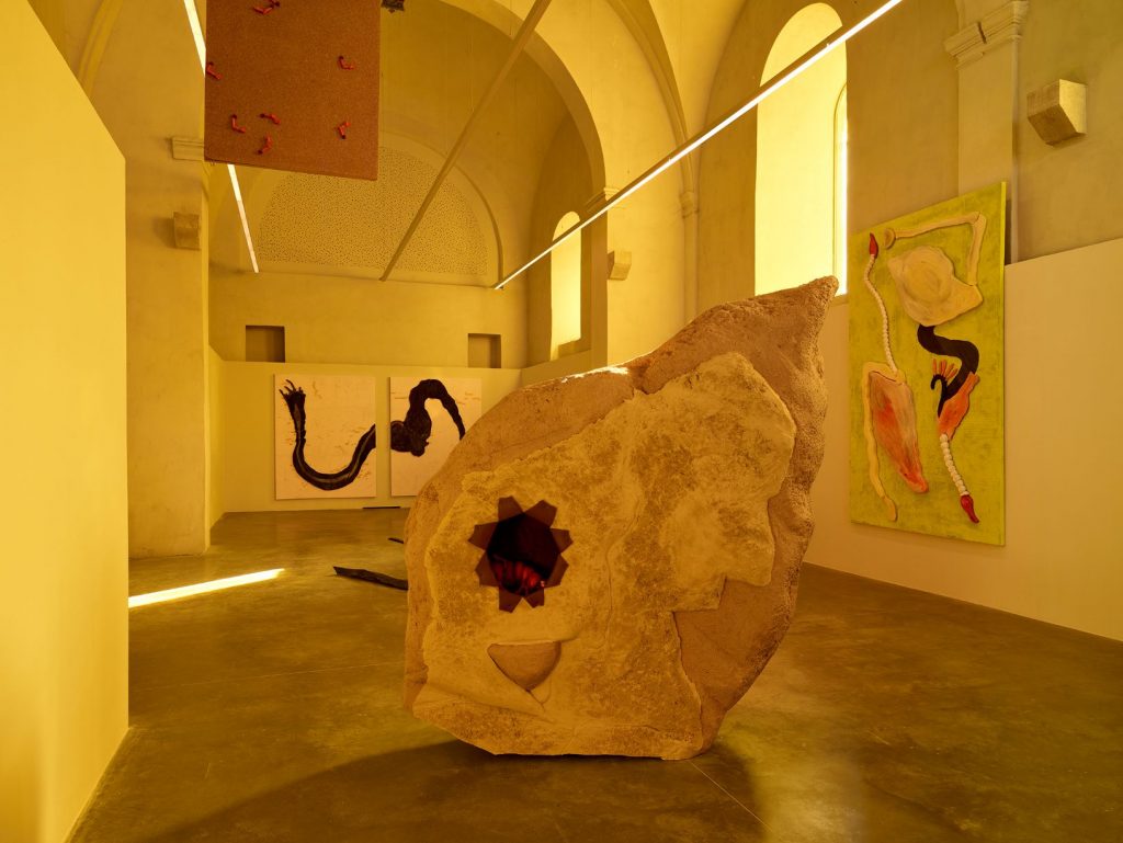 Vue de l'exposition SOLṢ, Charlie Malgat, 2023. Production : Centre d'art contemporain Les Capucins, ville d'Embrun. Photo : f.deladerrière