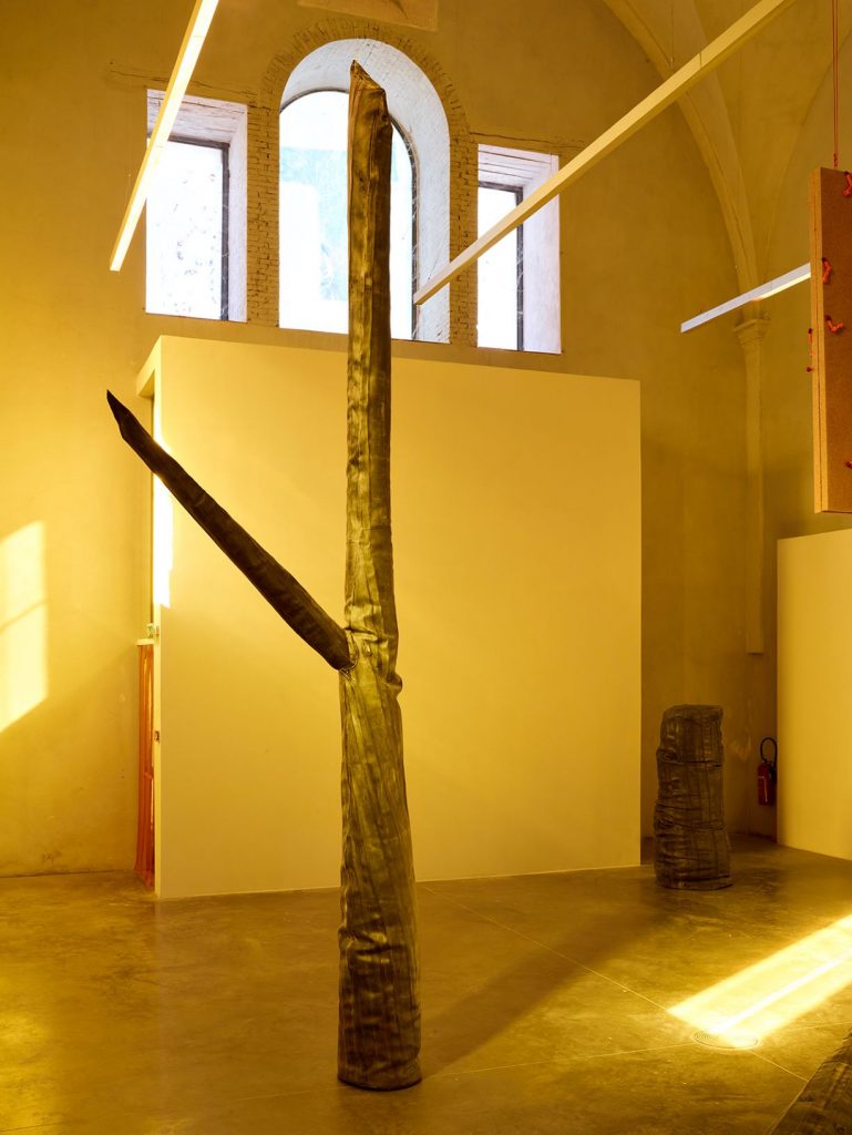 Vue de l'exposition SOLṢ, Charlie Malgat, 2023. Production : Centre d'art contemporain Les Capucins, ville d'Embrun. Photo : f.deladerrière
