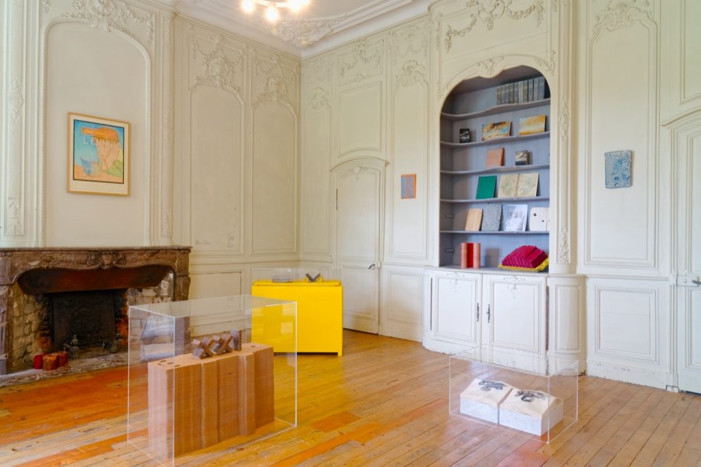 Dominique De Beir, Des doigts au bout des yeux ( Accroc et Caractère 4), Juin 2023, Chapitre Oh, les beaux livres !, Photographie Irwin Leulier