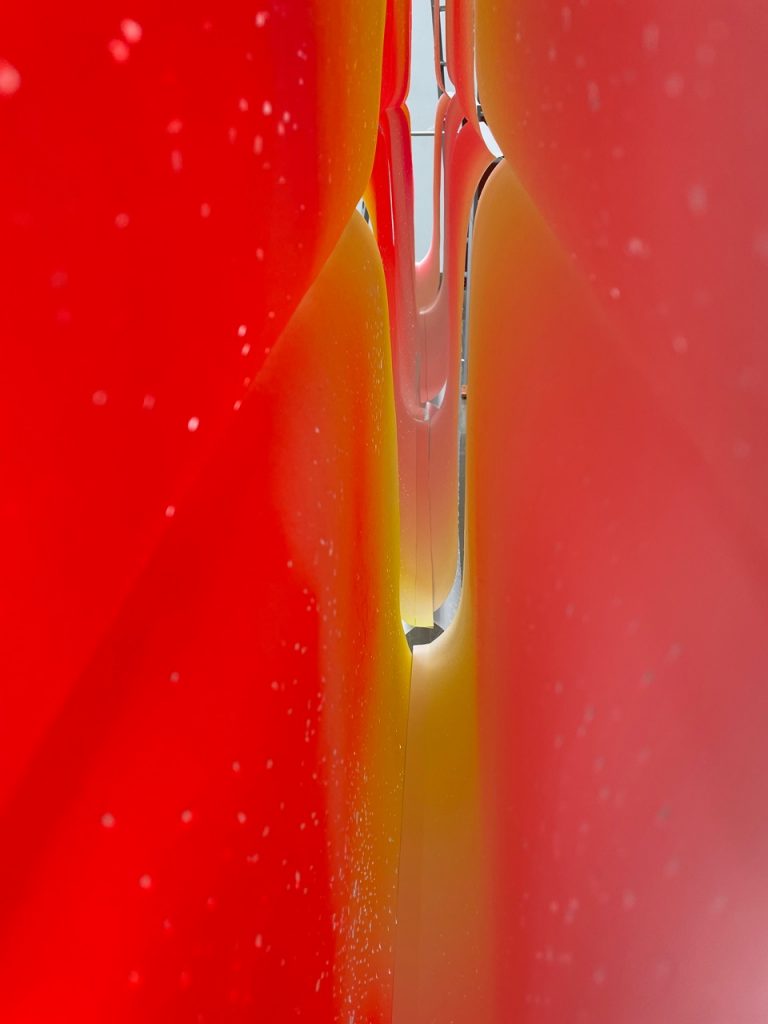 Dominique De Beir, Sans fin mais pas sans début ( Accroc et Caractère 3), Avril 2023, détail installation atrium, musée des beaux-arts de Caen, photographie Patricia Tuzard