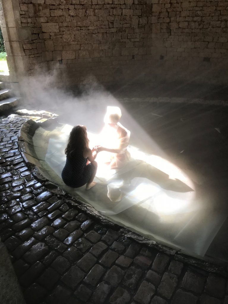 Jean-François Krebs, La Grande Lessive, 2018, Jean-François Krebs/ Défense tactile, performance. 8ème Biennale Internationale d’Art Contemporain de Melle