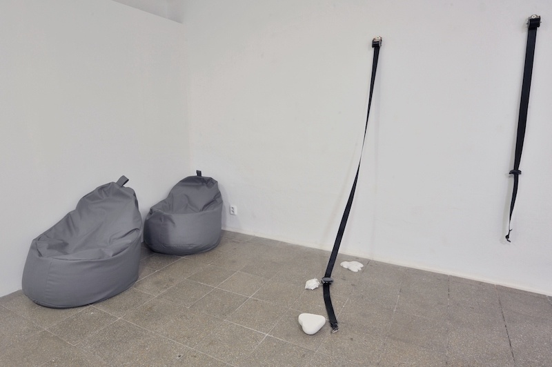 Veronika Olejárová: Fasten your seatbelts! Installation, 2023. Fatboys, winding mechanism for car seatbelts, plaster object. Photo: Pavel Petrov, OGV Jihlava.