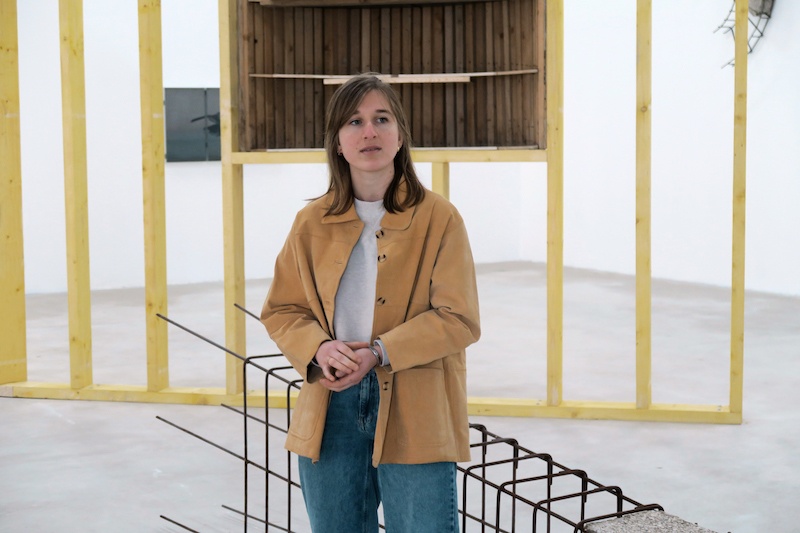 Apolline DUCROCQ au Frac Grand Large dans le cadre de son exposition "Les Îlots bleus", 15 février 2024 © Photo : Olivier Gaulon