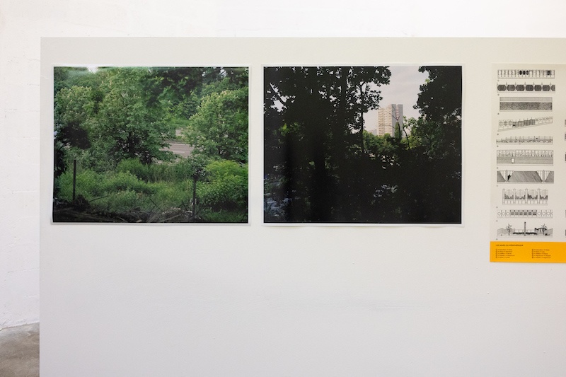 Vues sur l’autoroute A3 depuis un jardin partagé à Bagnolet, Série Aux alentours, Vincent Dalbera, 2020. Tirages argentiques lambda sur papier satiné 70 x 56 cm Vue exposition Béton ruban, Sample, Bagnolet