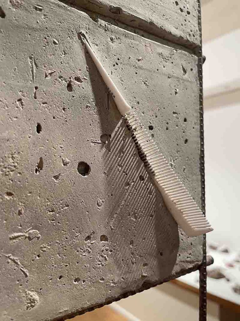 Morgane Porcheron - Grands damiers de trouvailles, 2024. Installation réalisée dans le cadre de l’exposition REVOIR DEMAIN, jusqu'au 12 avril à la Maison des arts plastiques Rosa Bonheur de Chevilly-Larue. crédit photo Léa Dumayet